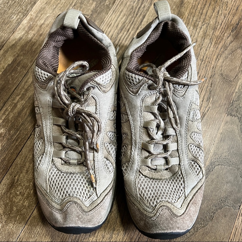 Merrell womens outdoor hiking shoes size 8.5